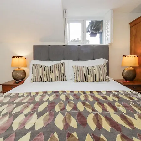 Dene House *